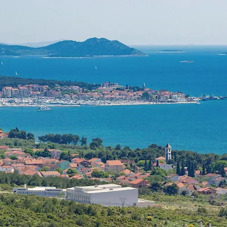 2 Bedroom Awesome In Biograd